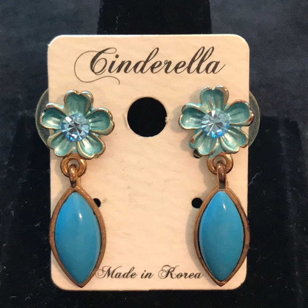Vintage flower dangle earrings